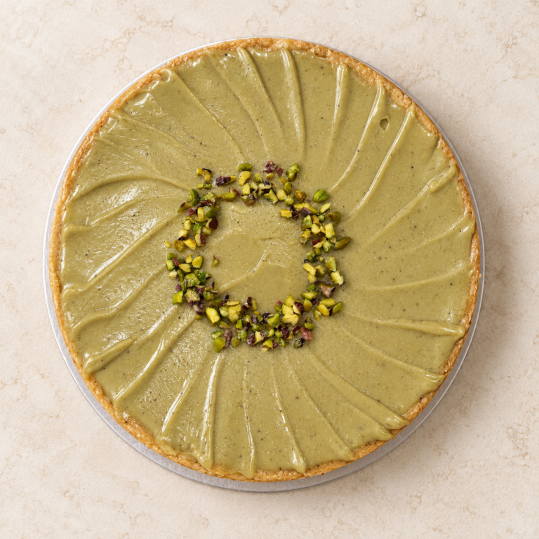 Crostata con crema pasticcera al pistacchio e granella
